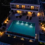 Freedom With Tennis Court, Infinity Pool And Sauna 别墅 Mala Cista