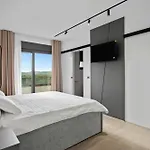 Freedom With Tennis Court, Infinity Pool And Sauna Mala Cista