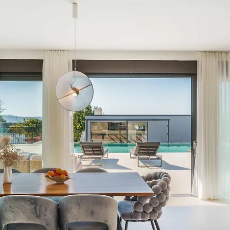 Villa Freedom With Tennis Court, Infinity Pool And Sauna *