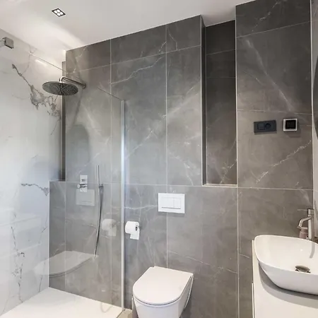 Freedom With Tennis Court, Infinity Pool And Sauna Villa *