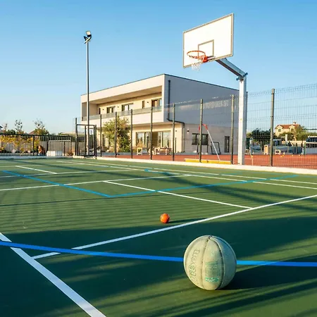 וילה Freedom With Tennis Court, Infinity Pool And Sauna *