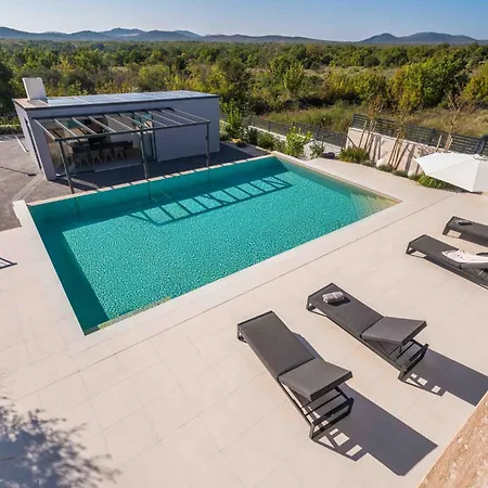 Villa Freedom With Tennis Court, Infinity Pool And Sauna Mala Cista