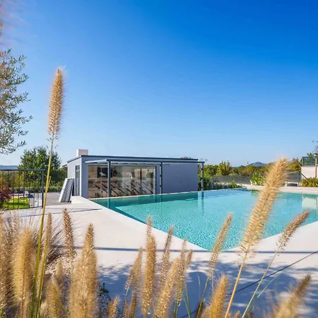 Freedom With Tennis Court, Infinity Pool And Sauna * Mala Cista