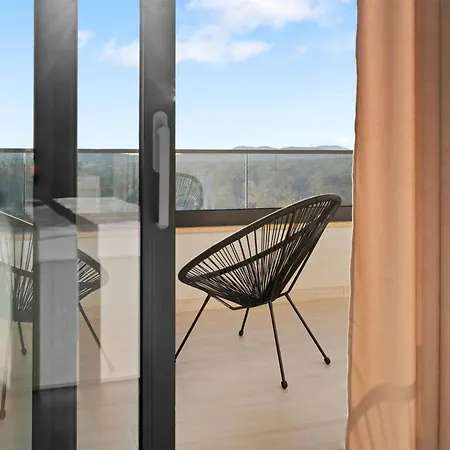 Villa Freedom With Tennis Court, Infinity Pool And Sauna