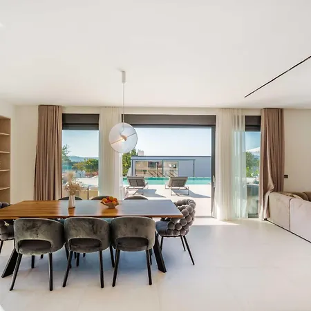 Freedom With Tennis Court, Infinity Pool And Sauna * Mala Cista