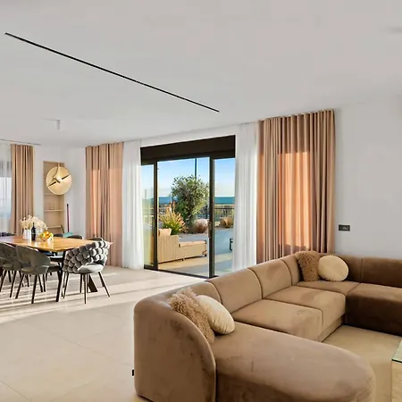 Freedom With Tennis Court, Infinity Pool And Sauna *