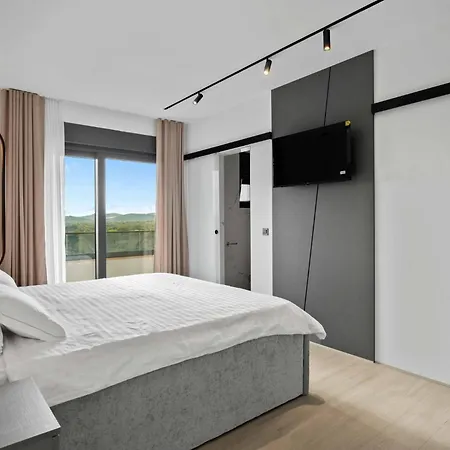 Freedom With Tennis Court, Infinity Pool And Sauna Mala Cista