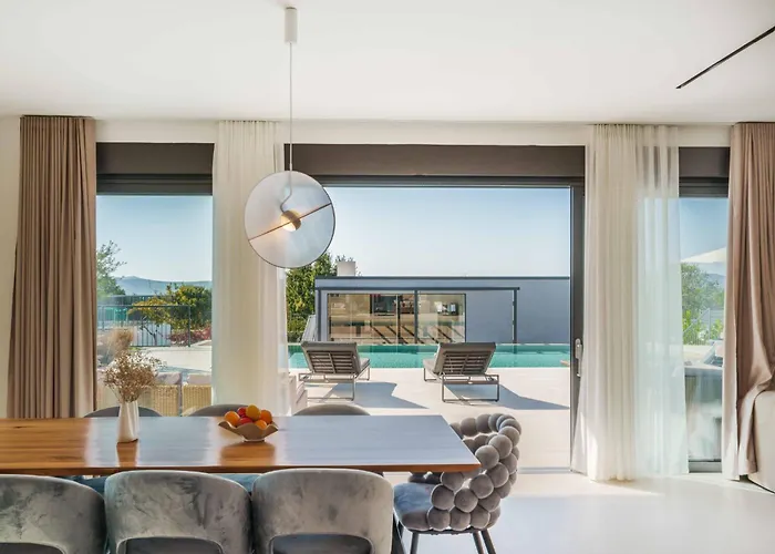 Villa Freedom With Tennis Court, Infinity Pool And Sauna *