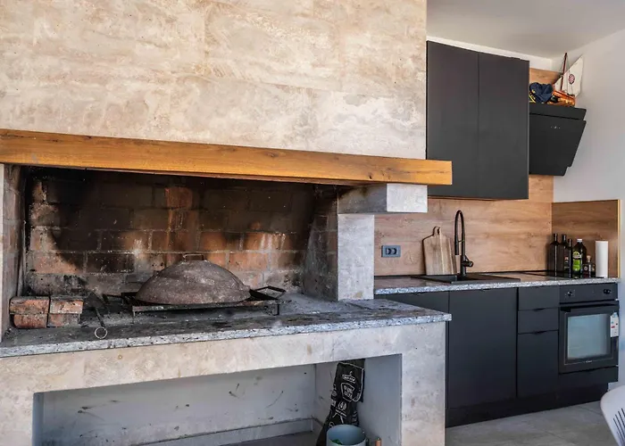 Freedom With Tennis Court, Infinity Pool And Sauna