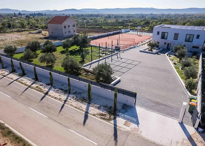 Freedom With Tennis Court, Infinity Pool And Sauna * Mala Cista