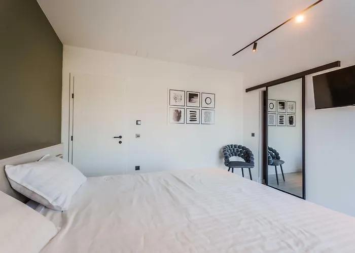 Villa Freedom With Tennis Court, Infinity Pool And Sauna *