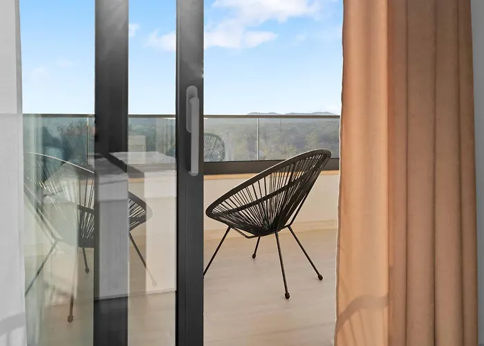 Villa Freedom With Tennis Court, Infinity Pool And Sauna